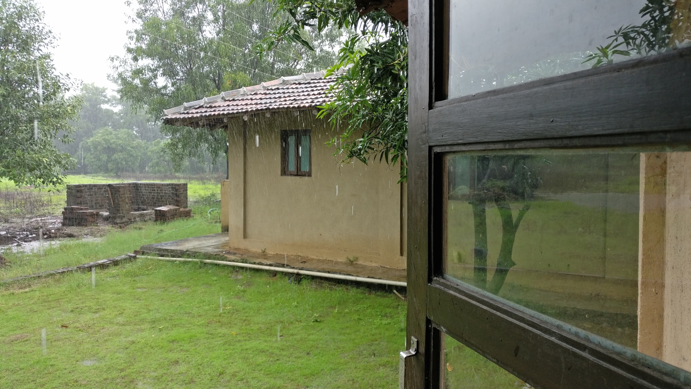 If you believe that sometimes simple is the new beautiful, than you must visit Mango Huts at Pali, Khopoli near Imagica