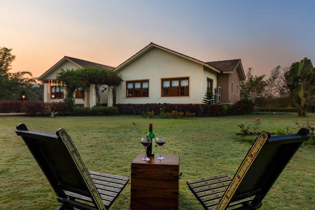 9 Palms - Luxurious pool villa in Alibaug