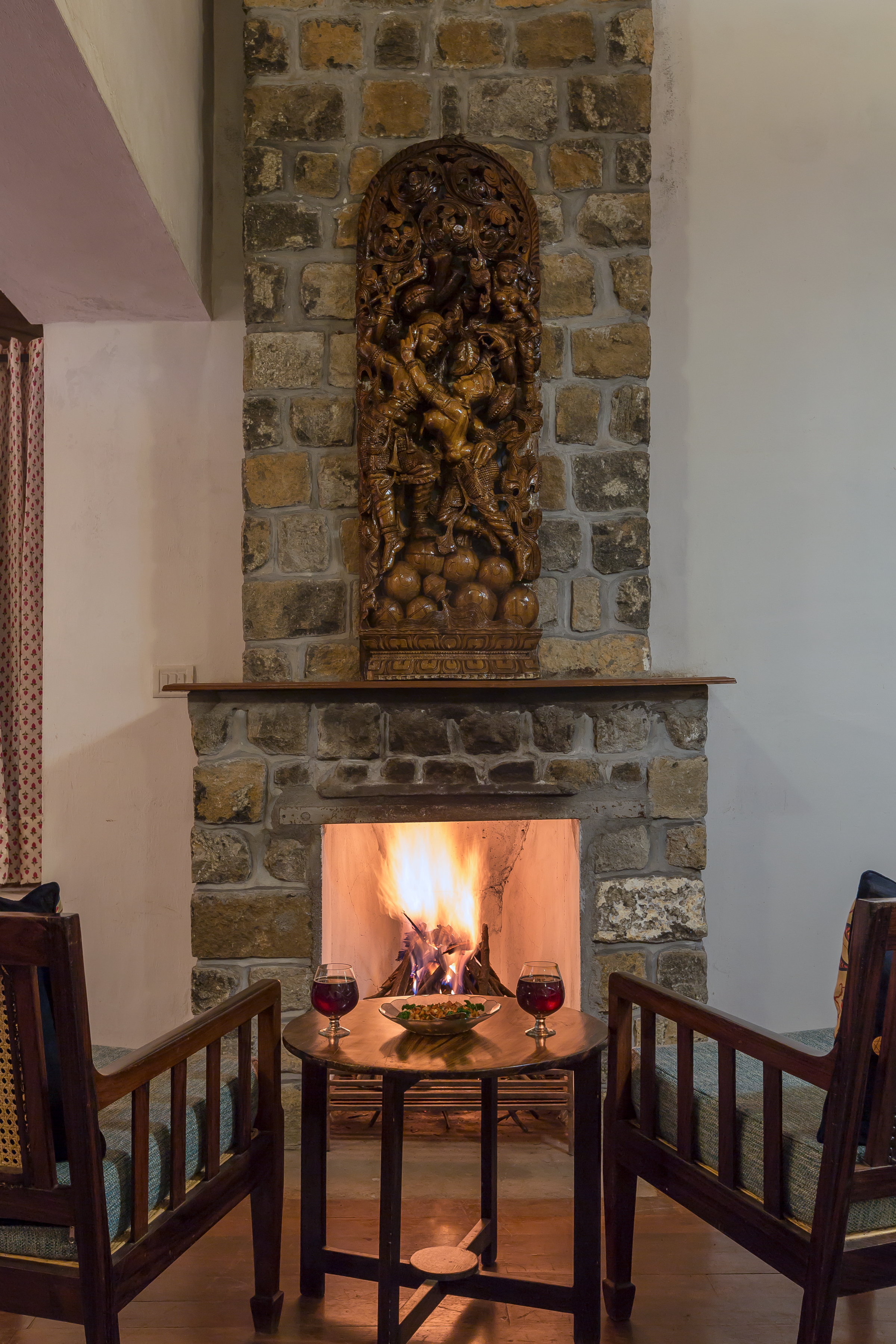 SaffronStays Kurinji Estate, Indoor Fireplace