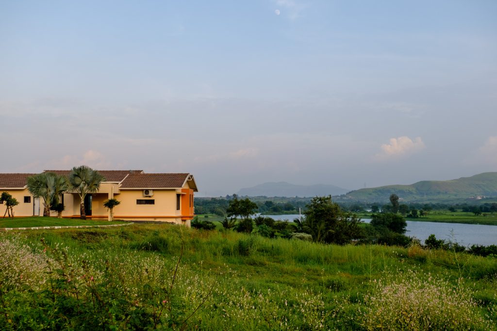 waterfront villa in Igatpuri