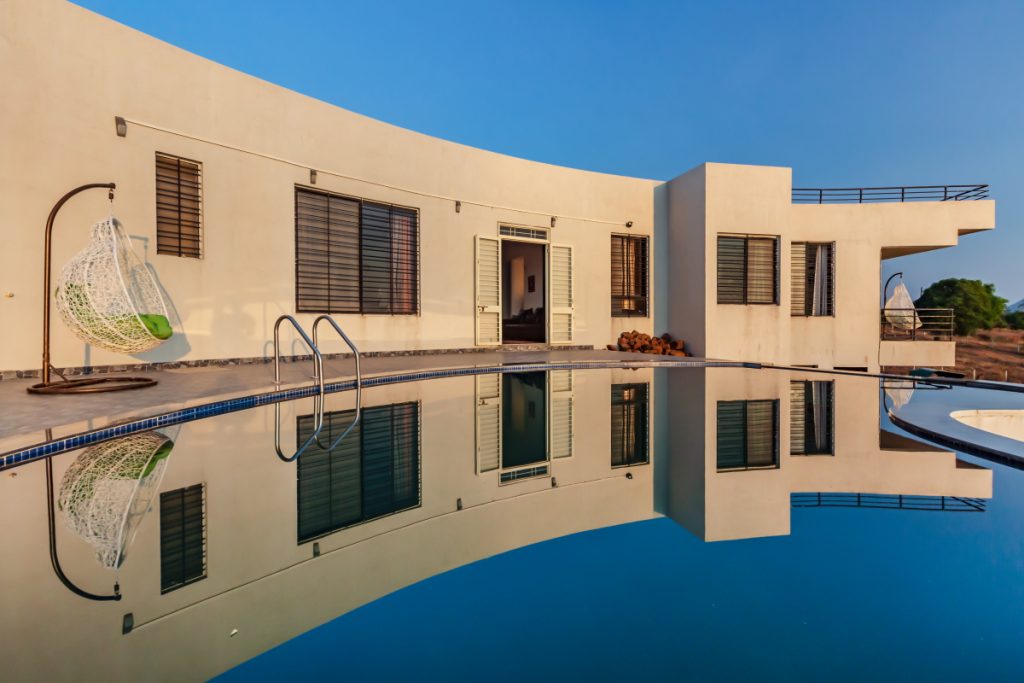 infinity pool, luxury villa