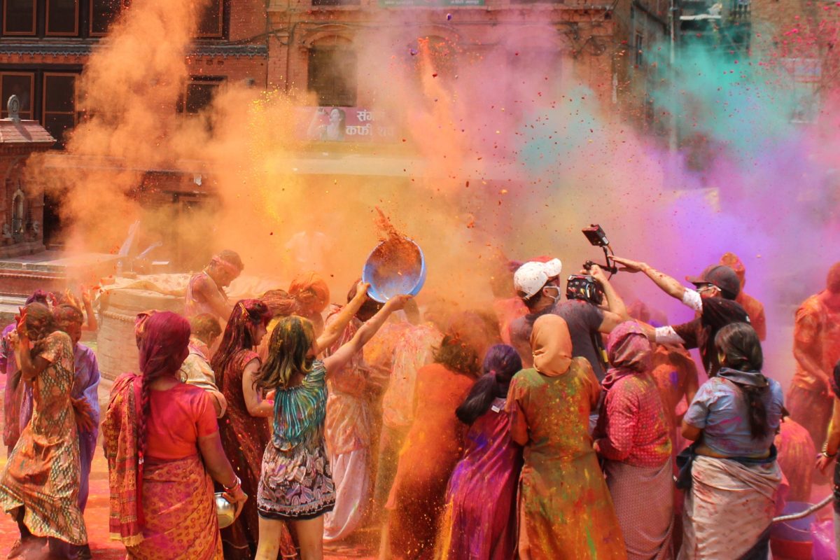 people playing holi, enjoying holi, big group